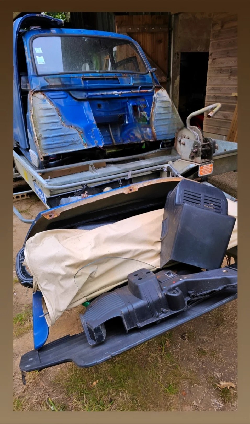 Préparation et peinture de la Twingo dans l’atelier