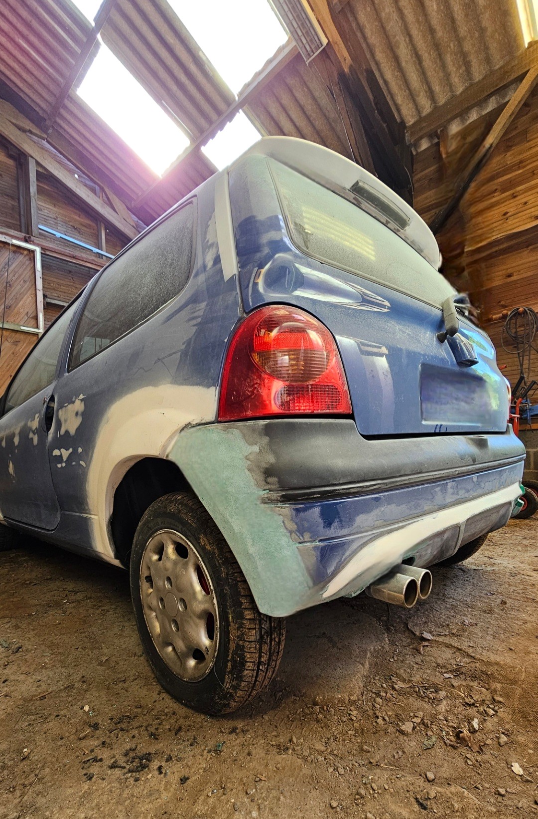 Twingo Itinéraires Solidaires en cours de préparation